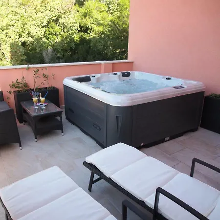 Apartments Villa Rea *