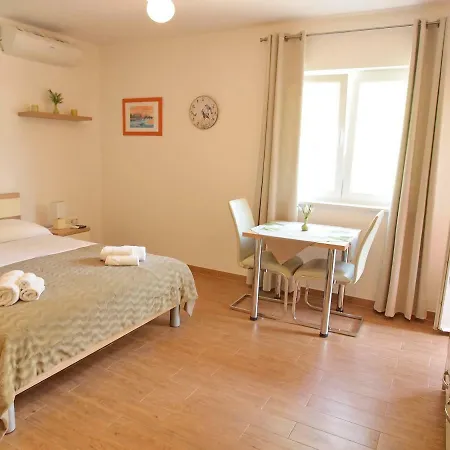 Apartment Apartments Villa Rea